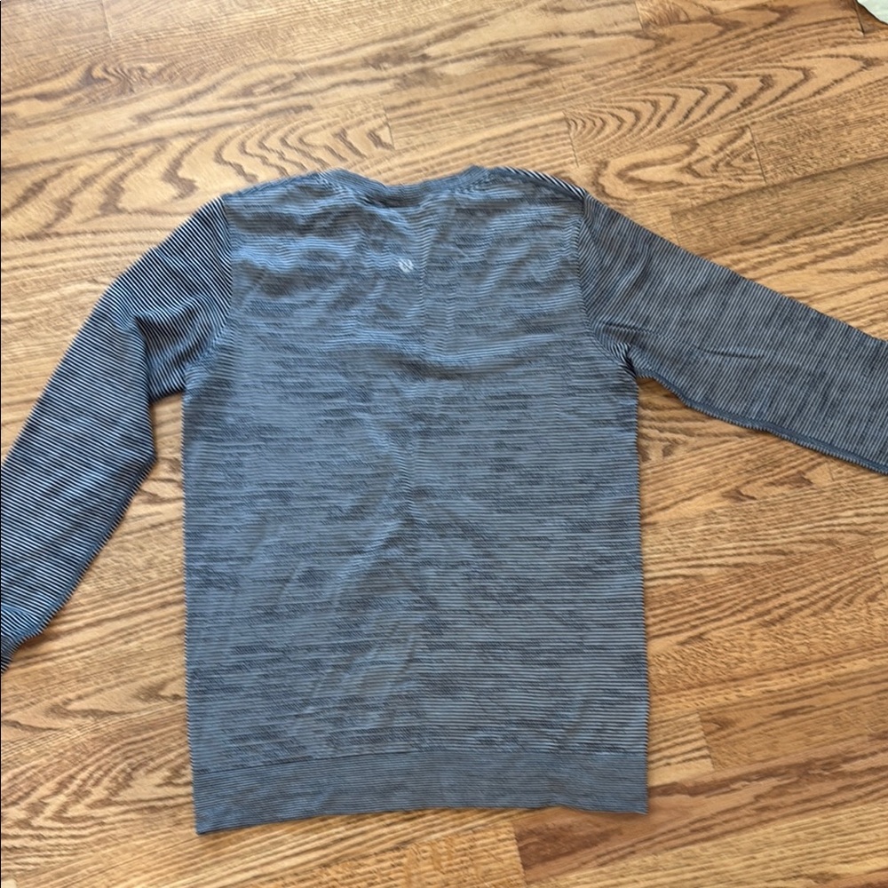 Lululemon top